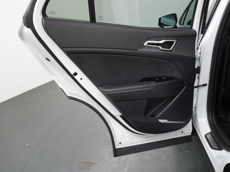 Vehicle Image 38