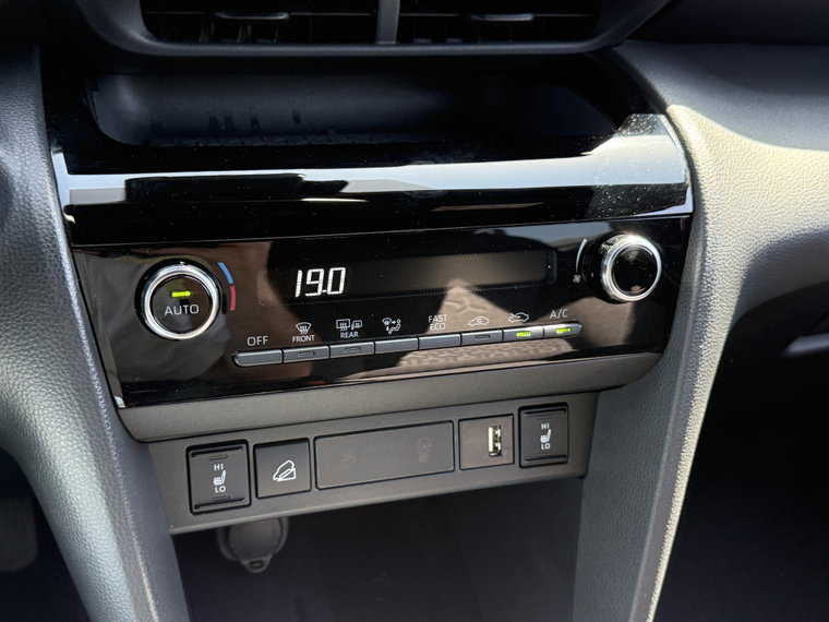 Vehicle Image 25