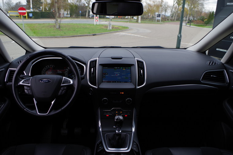 Vehicle Image 25
