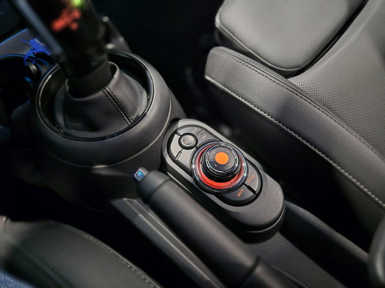Vehicle Image 26