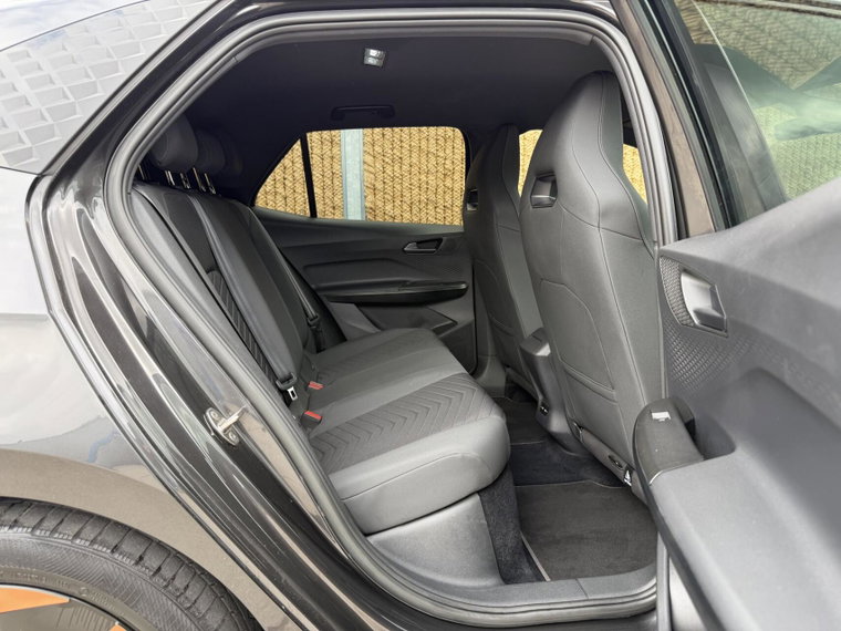 Vehicle Image 48