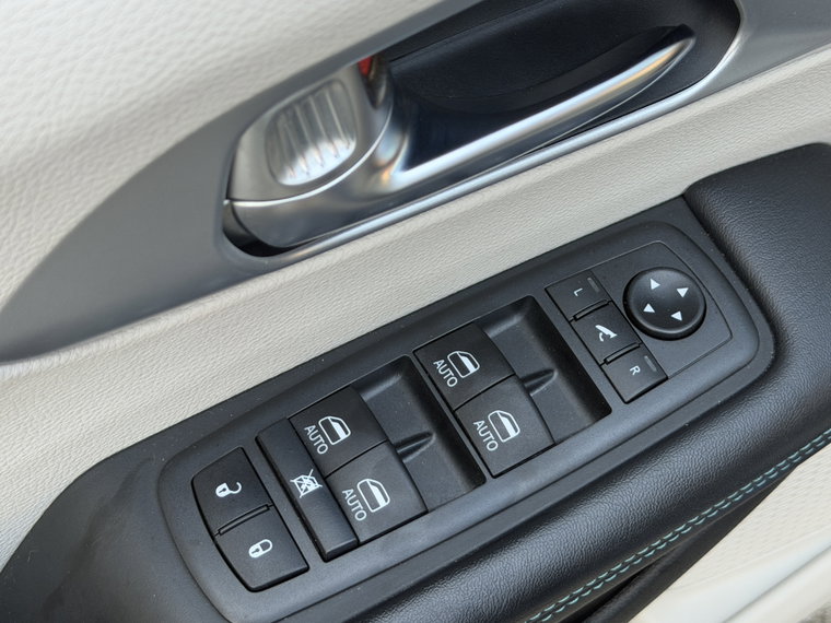 Vehicle Image 24