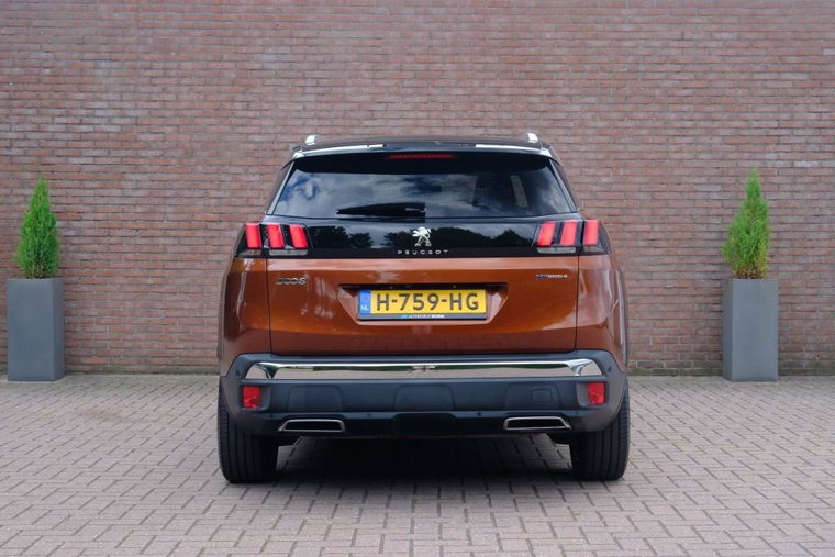 Vehicle Image 32