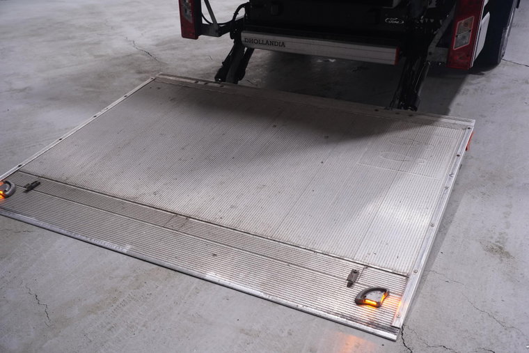 Vehicle Image 13