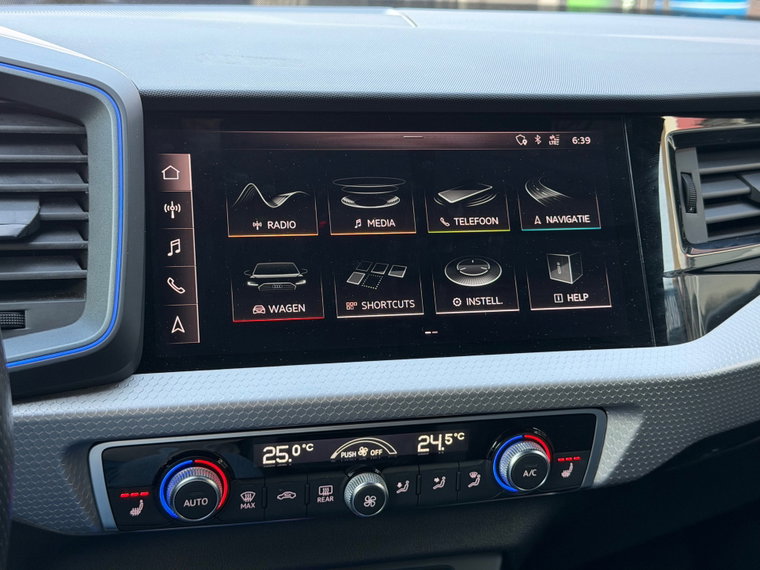 Vehicle Image 28