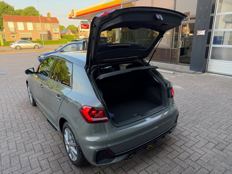 Vehicle Image 32
