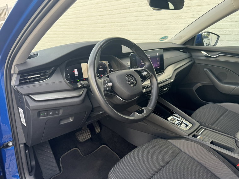 Vehicle Image 43