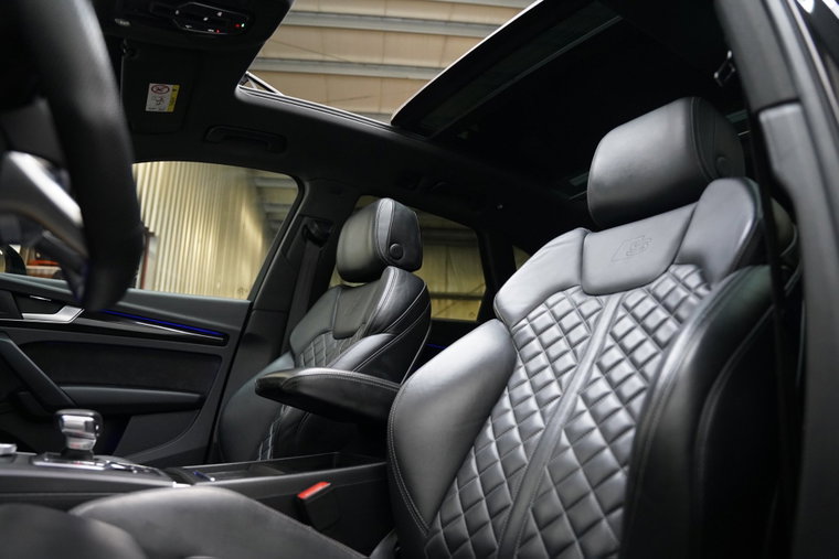 Vehicle Image 12