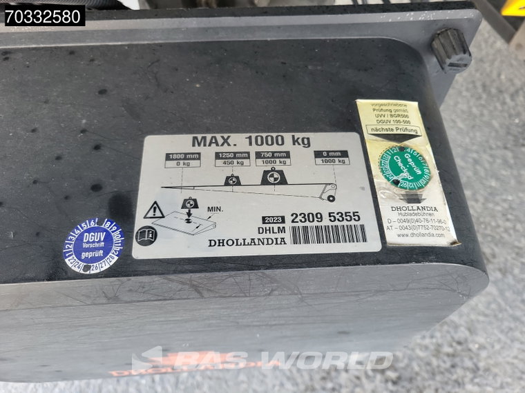 Vehicle Image 16