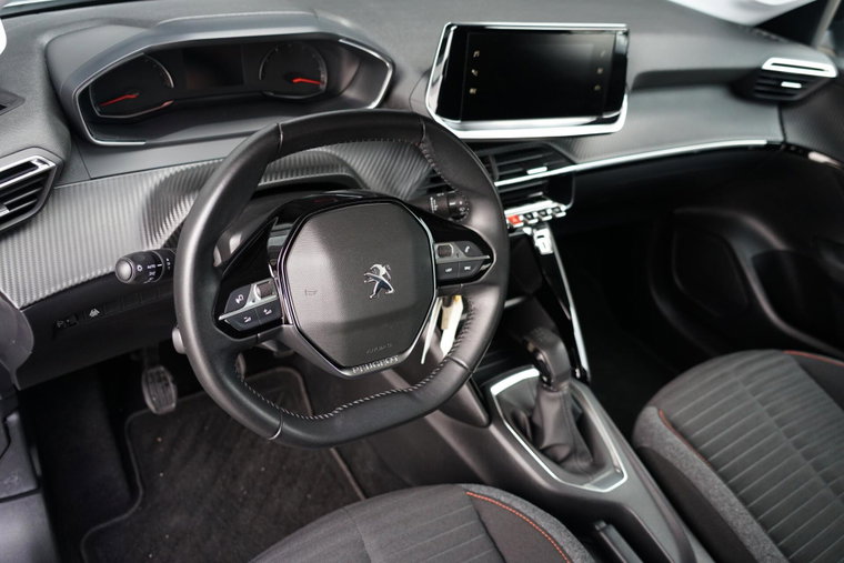Vehicle Image 16