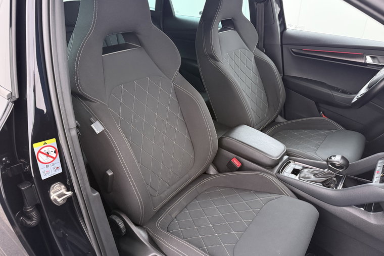 Vehicle Image 16