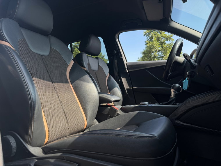 Vehicle Image 25
