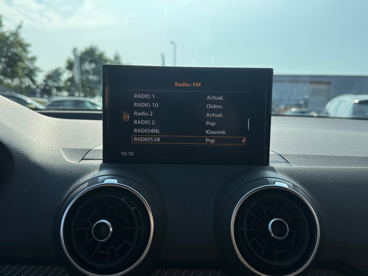 Vehicle Image 30