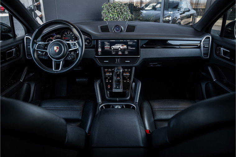 Vehicle Image 9