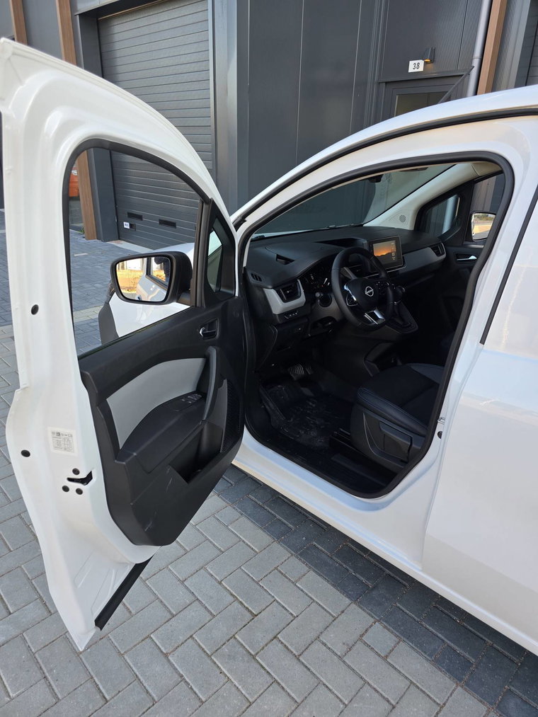 Vehicle Image 24