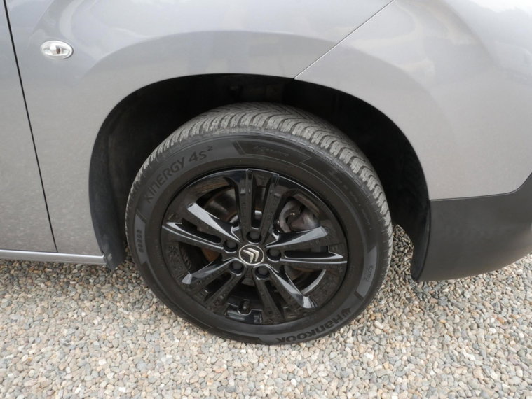 Vehicle Image 22