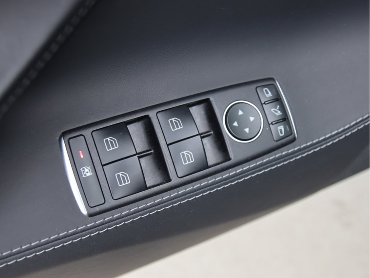 Vehicle Image 32