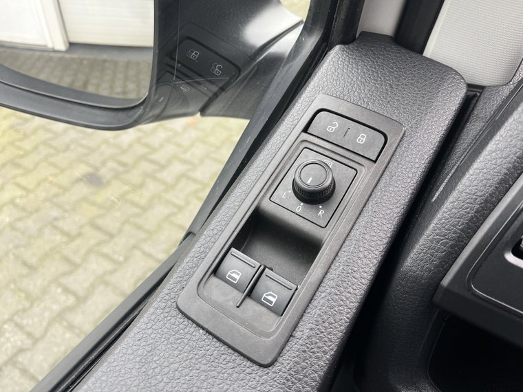 Vehicle Image 29