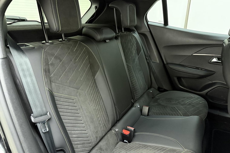 Vehicle Image 16