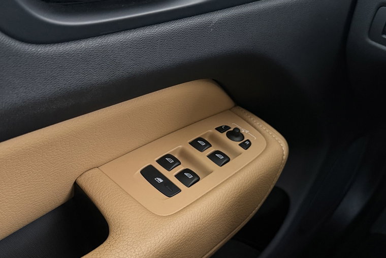 Vehicle Image 33