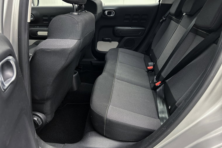 Vehicle Image 24