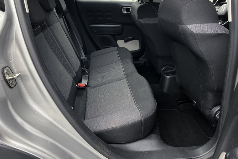 Vehicle Image 25