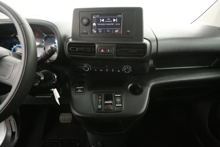 Vehicle Image 13