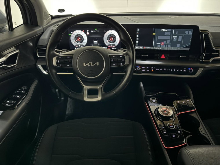 Vehicle Image 25