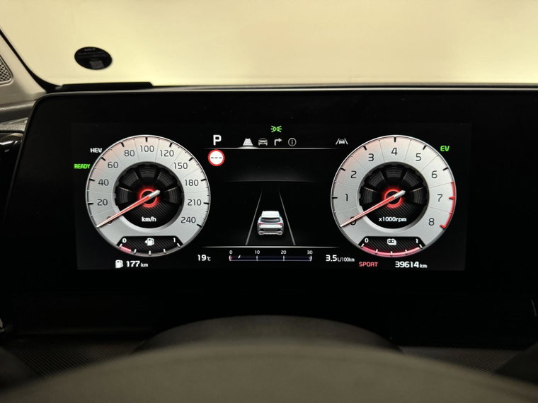 Vehicle Image 32