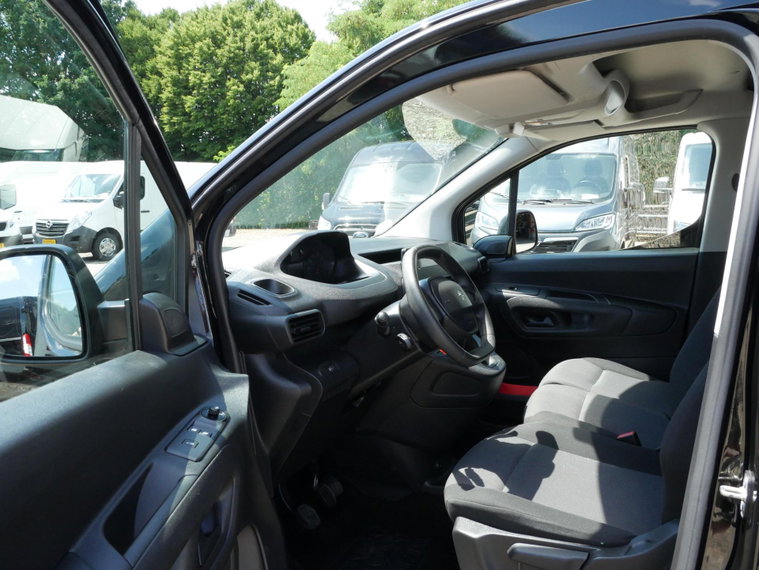 Vehicle Image 9
