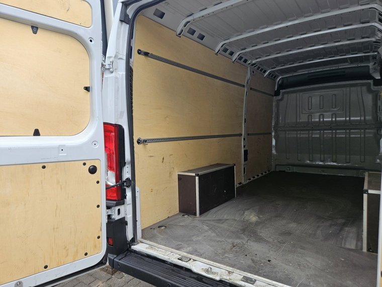Vehicle Image 28
