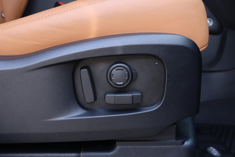 Vehicle Image 23