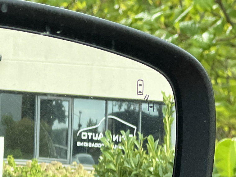 Vehicle Image 32