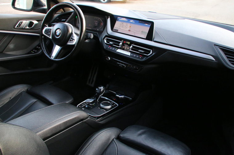 Vehicle Image 25