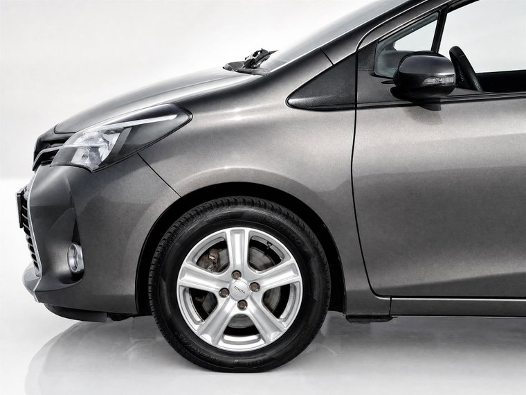 Vehicle Image 8