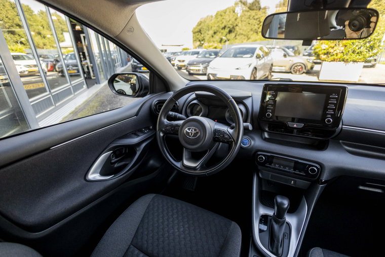 Vehicle Image 6