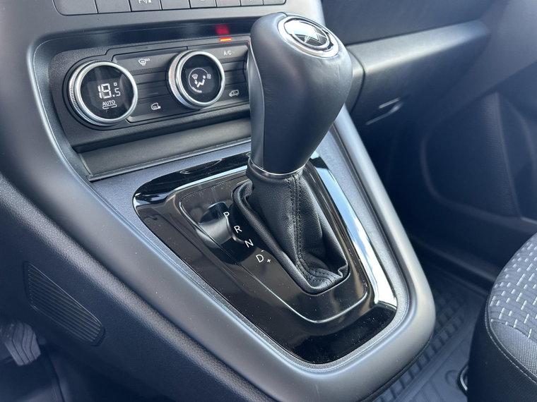 Vehicle Image 24
