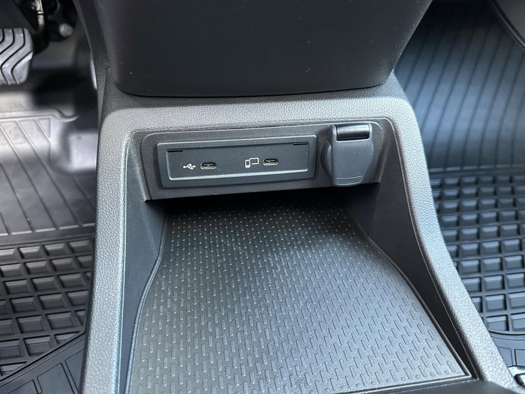 Vehicle Image 25