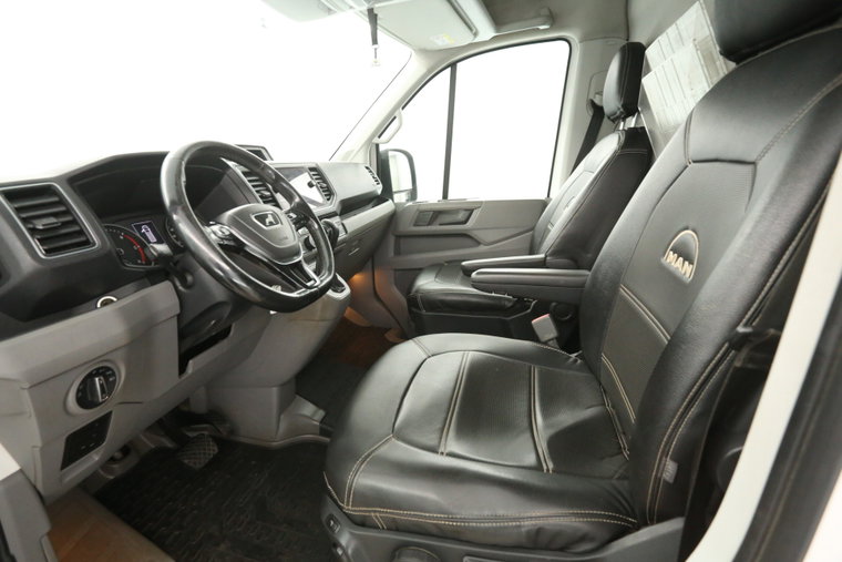 Vehicle Image 25