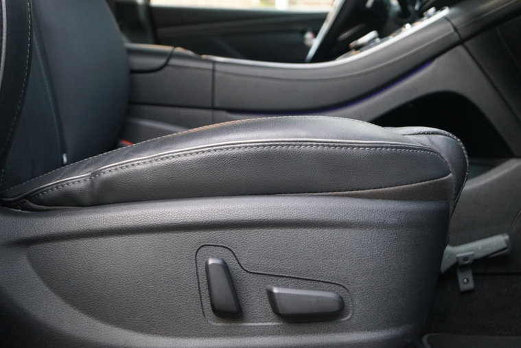 Vehicle Image 32