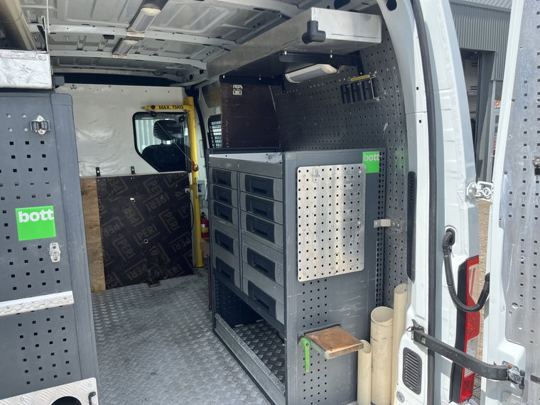Vehicle Image 25