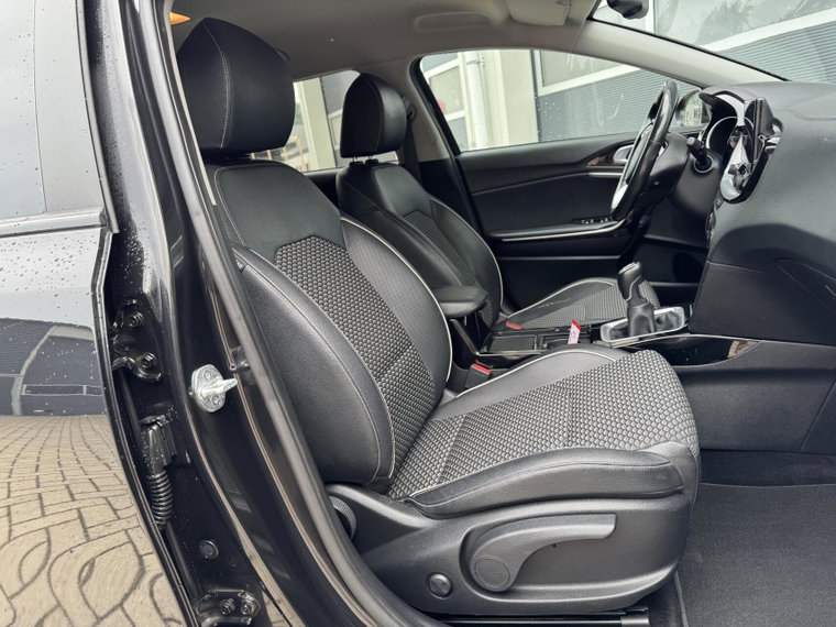 Vehicle Image 22