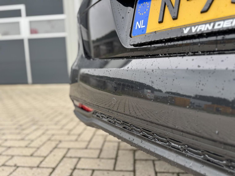 Vehicle Image 24