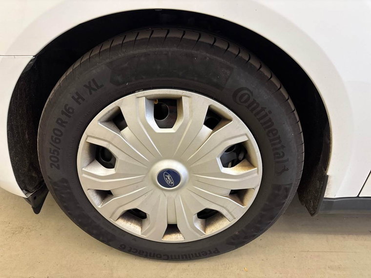 Vehicle Image 16