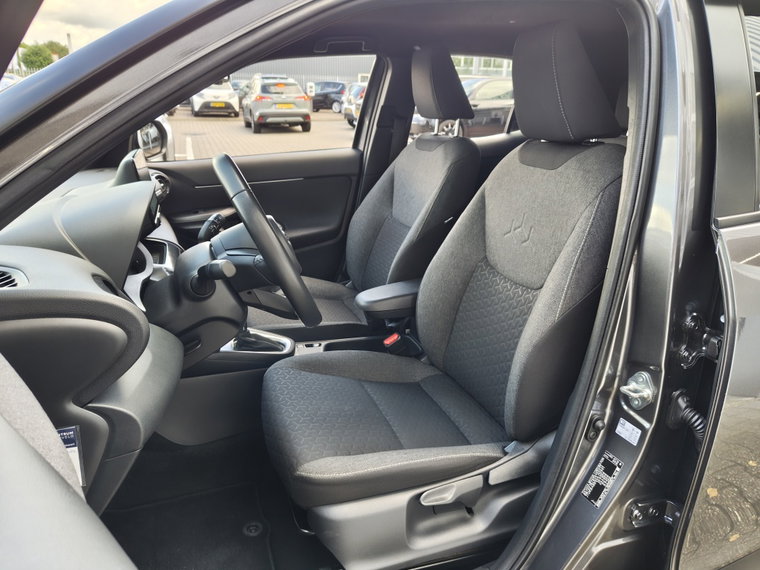 Vehicle Image 32