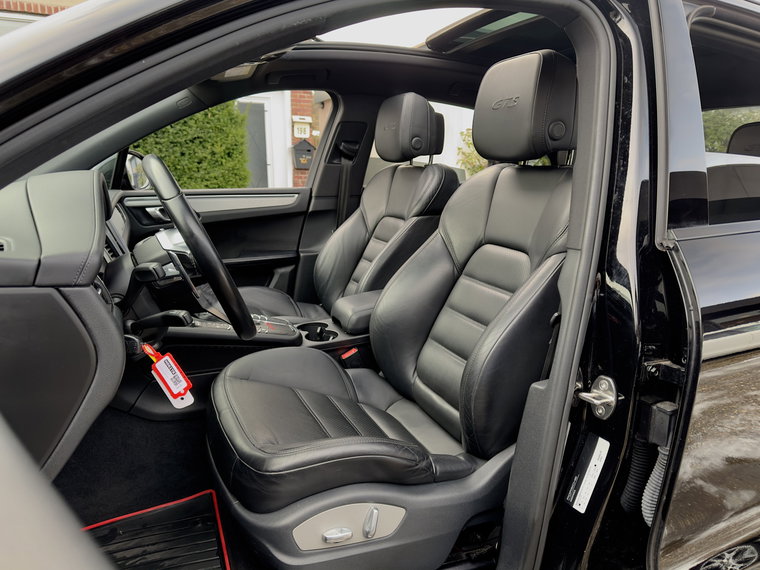 Vehicle Image 16