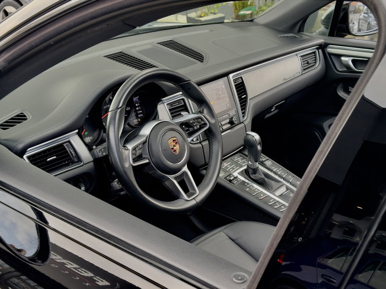 Vehicle Image 38