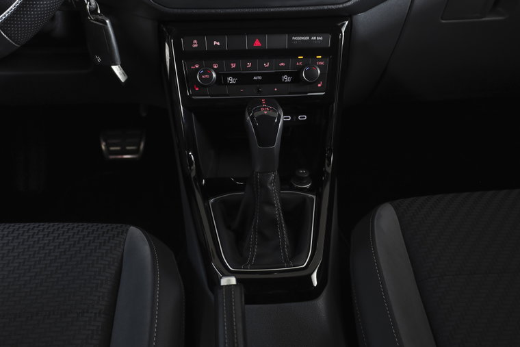 Vehicle Image 25