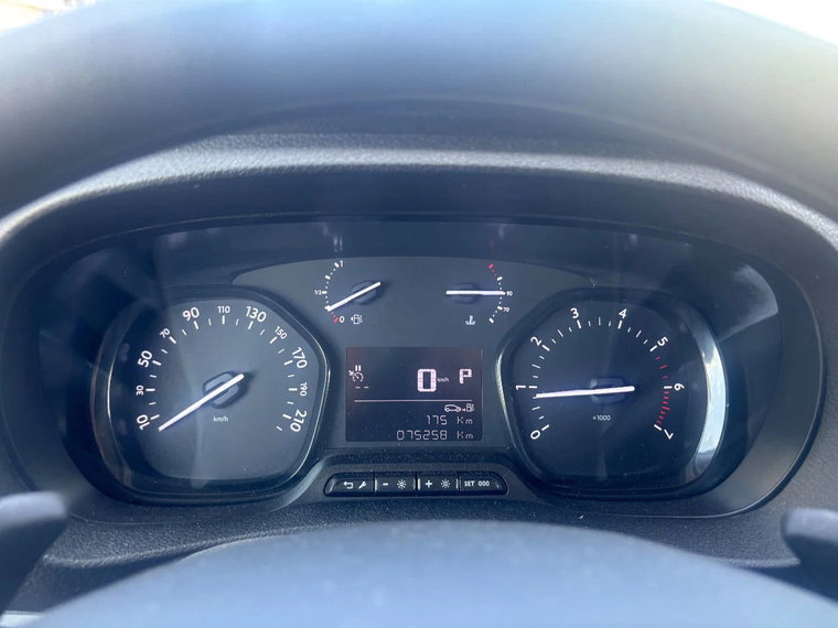 Vehicle Image 16