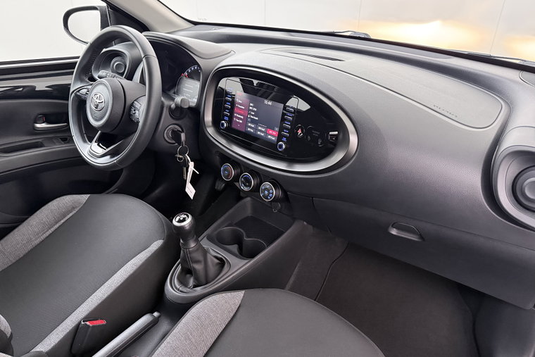 Vehicle Image 15